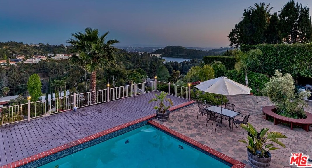 2721 Lake Hollywood Dr, Los Angeles CA  90068-1630 exterior