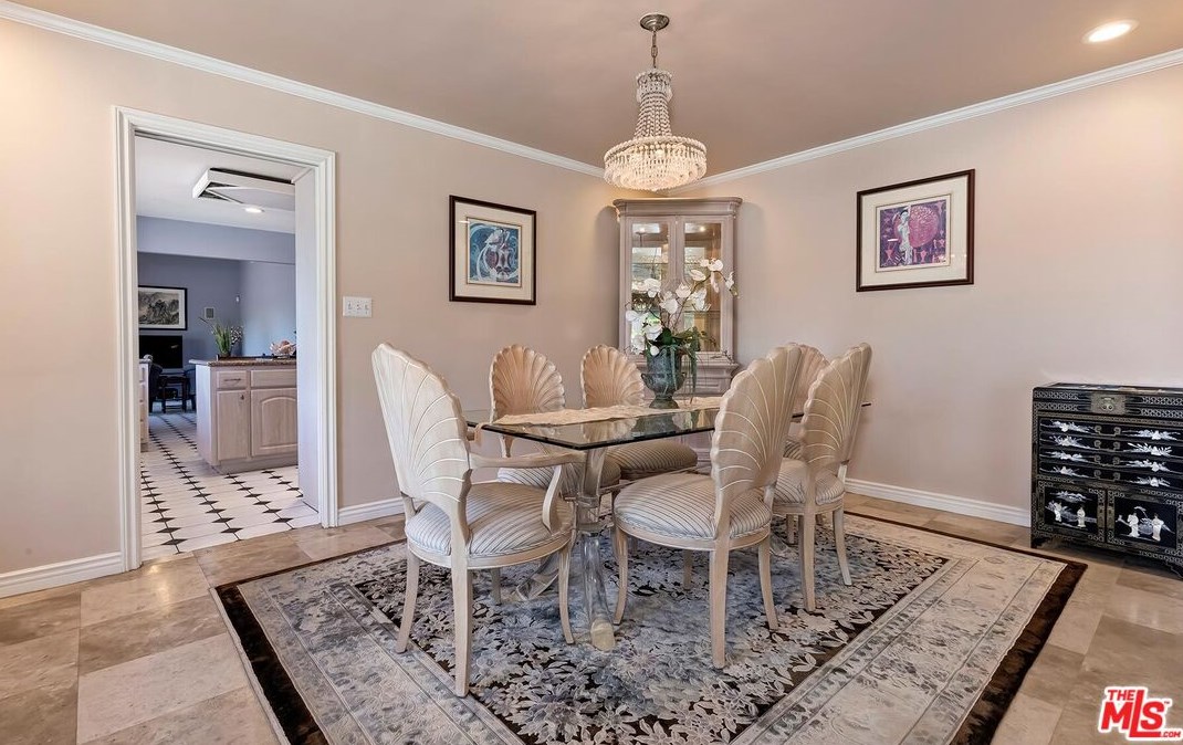2721 Lake Hollywood Dr, Los Angeles CA  90068-1630 exterior