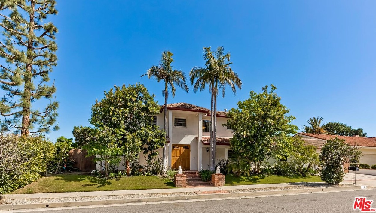 2721 Lake Hollywood Dr, Los Angeles CA  90068-1629 exterior