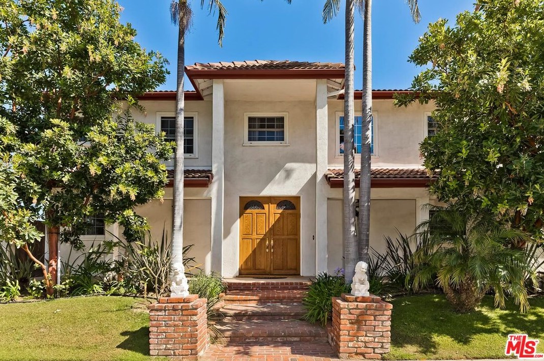 2721 Lake Hollywood Dr, Los Angeles CA  90068-1630 exterior