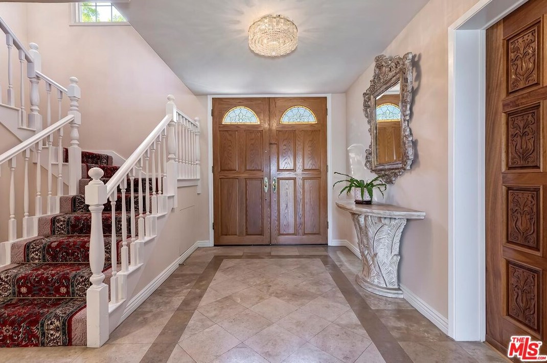 2721 Lake Hollywood Dr, Los Angeles CA  90068-1630 exterior