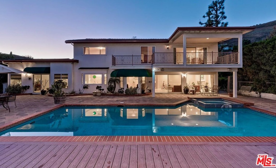 2721 Lake Hollywood Dr, Los Angeles CA  90068-1630 exterior