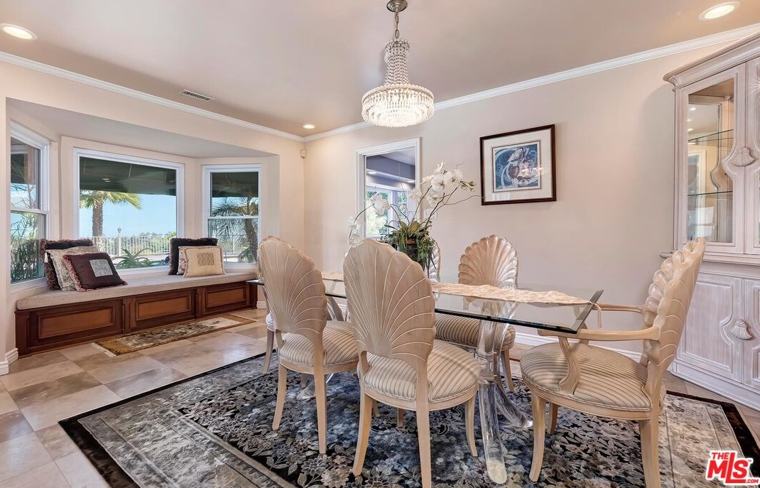 2721 Lake Hollywood Dr, Los Angeles CA  90068-1630 exterior
