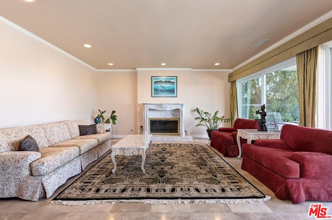 2721 Lake Hollywood Dr, Los Angeles CA  90068-1630 exterior