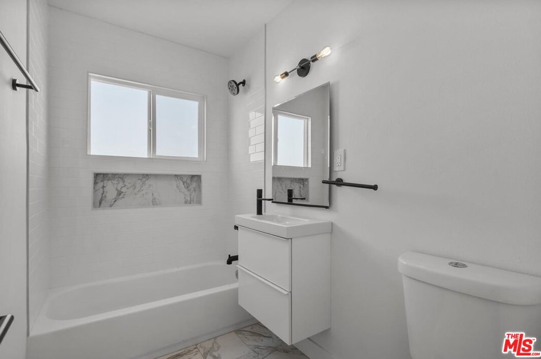 1848 Seigneur Ave, Los Angeles CA  90032-4026 exterior