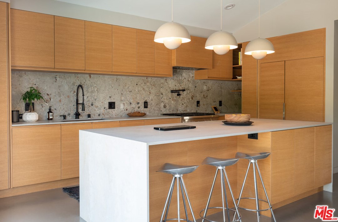 6504 Springpark Ave, Los Angeles CA  90056-2369 exterior