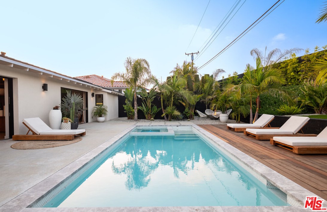 6504 Springpark Ave, Los Angeles CA  90056-2369 exterior
