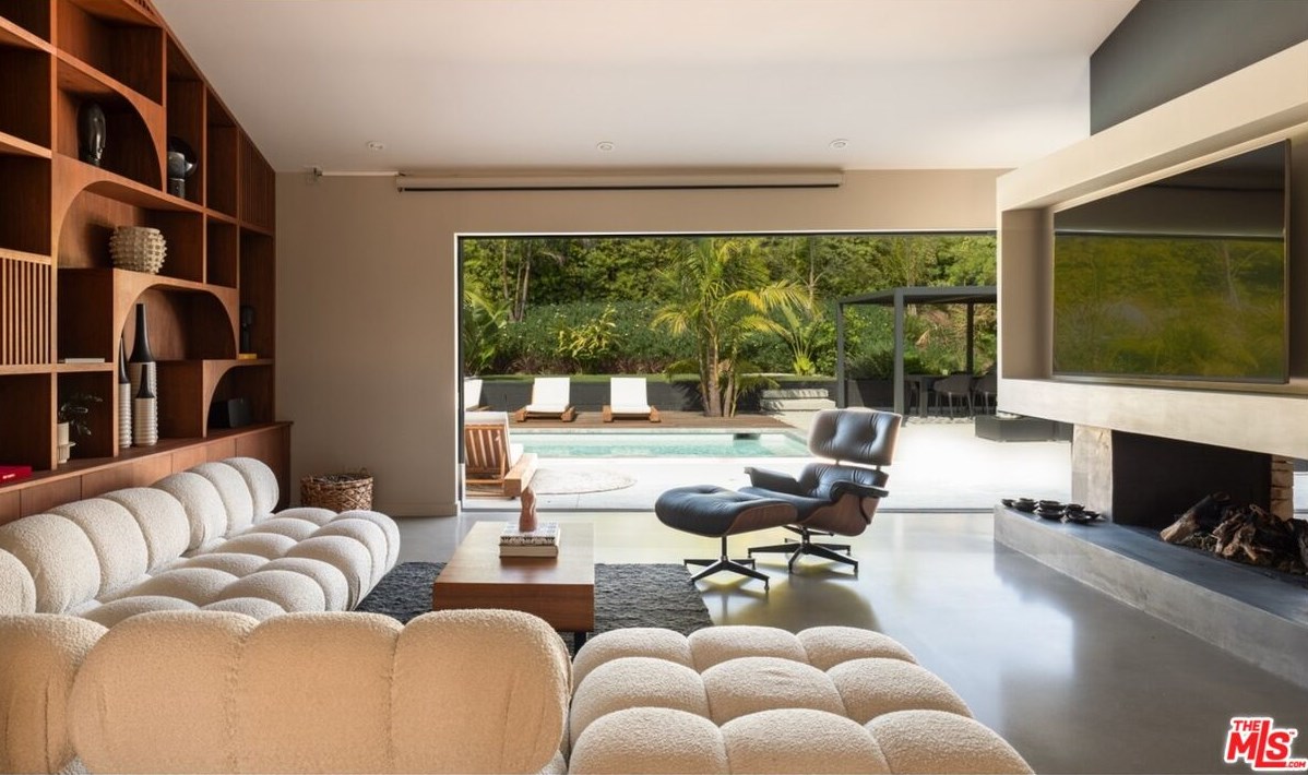 6504 Springpark Ave, Los Angeles CA  90056-2369 exterior