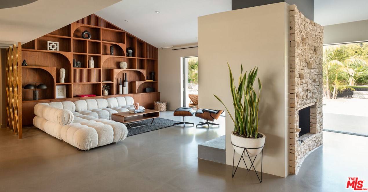 6504 Springpark Ave, Los Angeles CA  90056-2369 exterior