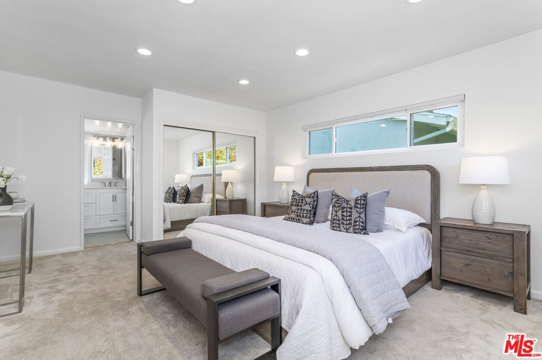 5932 Colbath Ave, Van Nuys CA  91401-4326 exterior