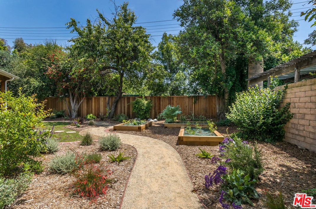 5932 Colbath Ave, Van Nuys CA  91401-4326 exterior