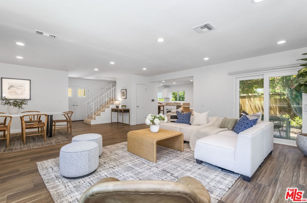 5932 Colbath Ave, Van Nuys CA  91401-4326 exterior