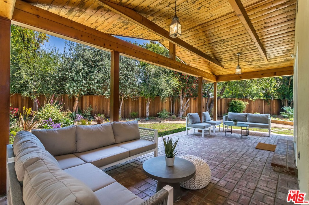 5932 Colbath Ave, Van Nuys CA  91401-4326 exterior