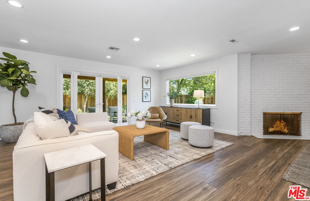 5932 Colbath Ave, Van Nuys CA  91401-4326 exterior