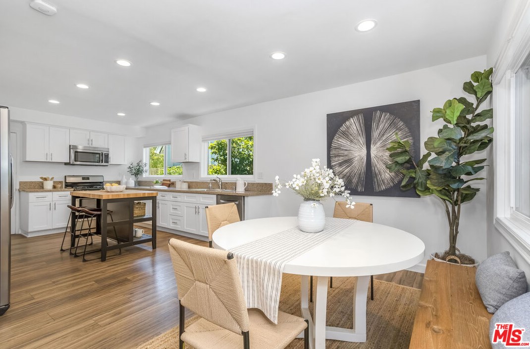 5932 Colbath Ave, Van Nuys CA  91401-4326 exterior