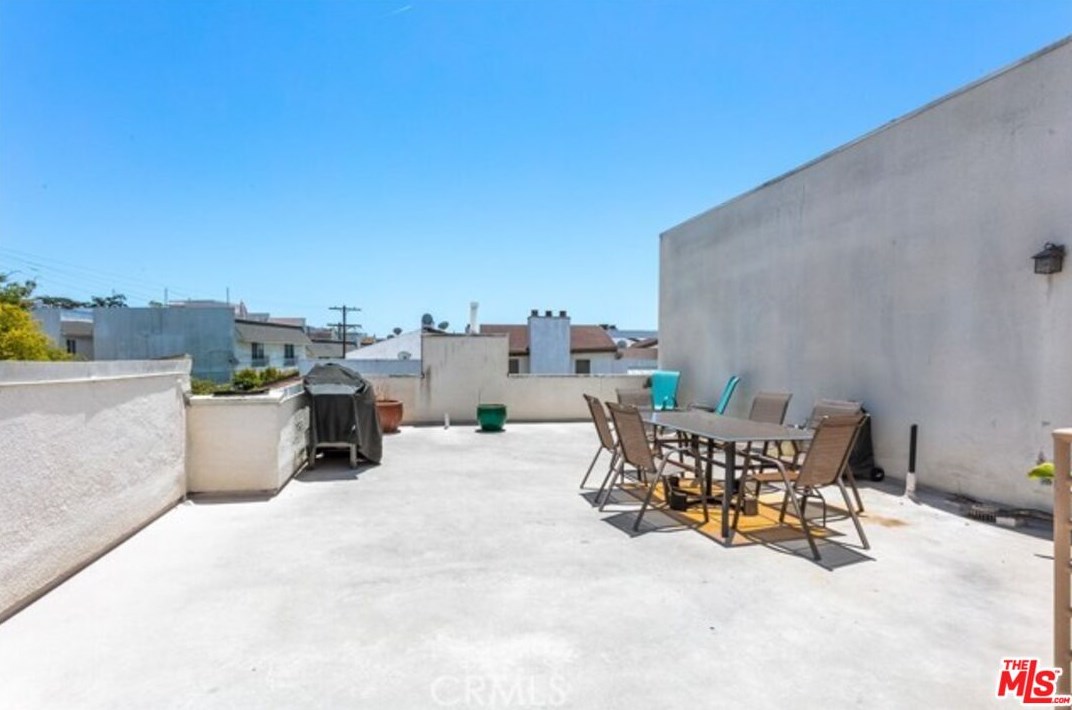1722 Malcolm Ave, Los Angeles CA  90024-5701 exterior