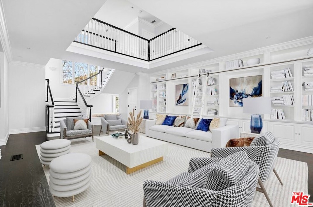 250 Garden Dr, Thousand Oaks CA 91361-5085 exterior