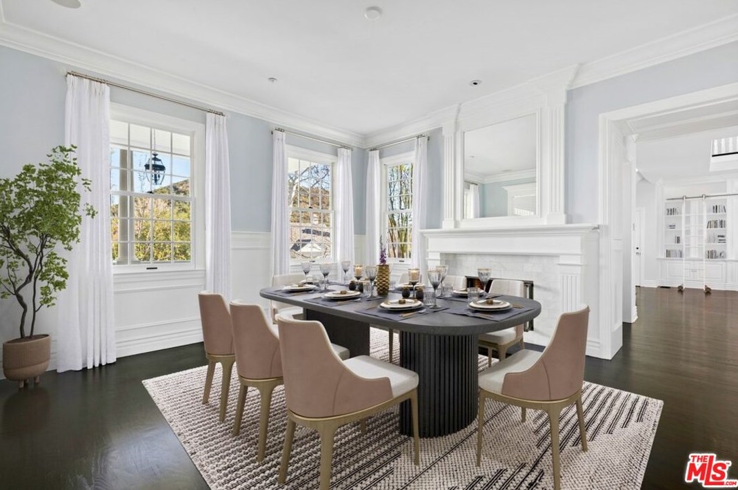 250 Garden Dr, Thousand Oaks CA 91361-5085 exterior