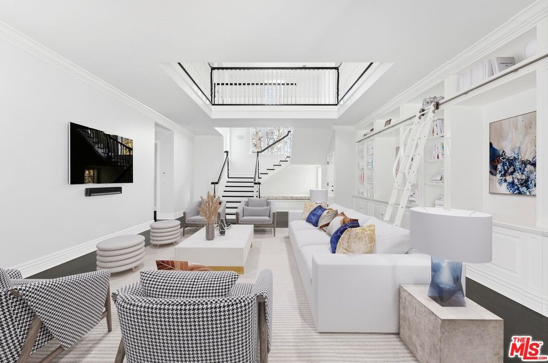 250 Garden Dr, Thousand Oaks CA 91361-5085 exterior