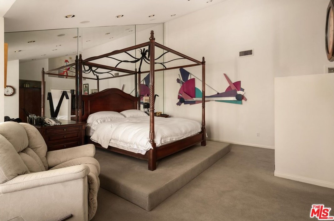 15524 Collina Strada, Los Angeles CA  90077-1514 exterior
