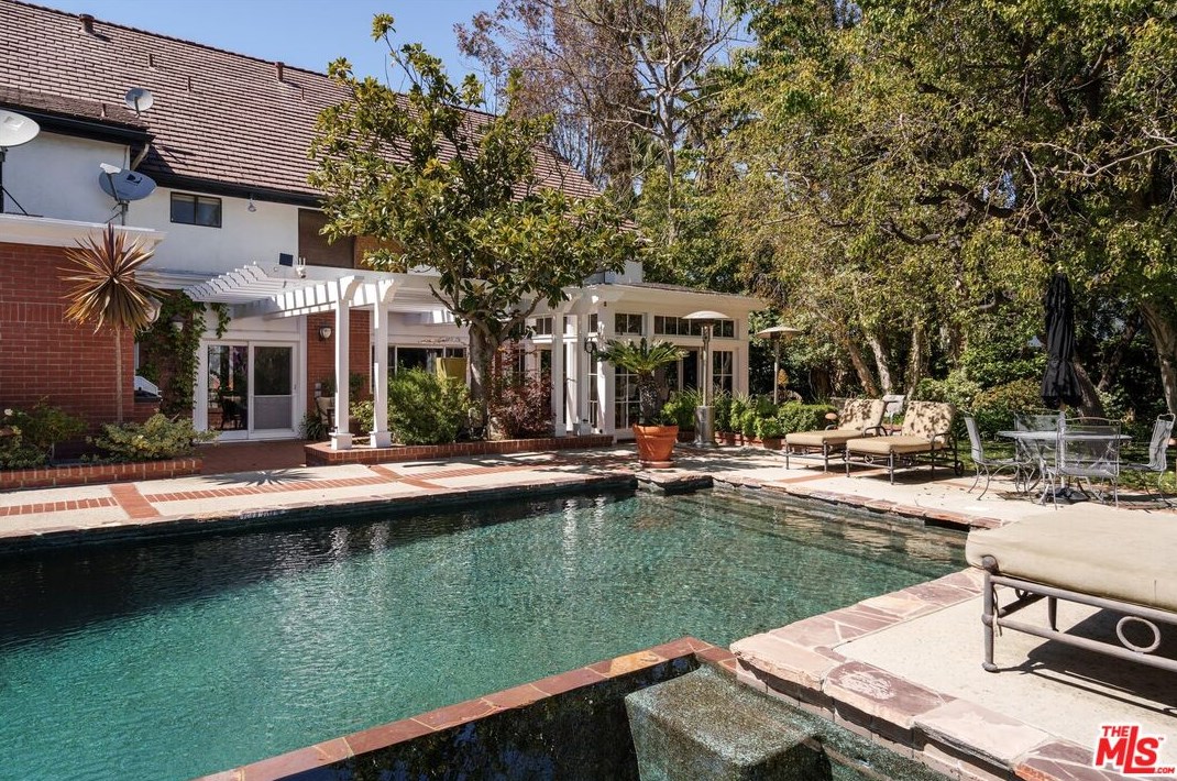 15524 Collina Strada, Los Angeles CA  90077-1514 exterior