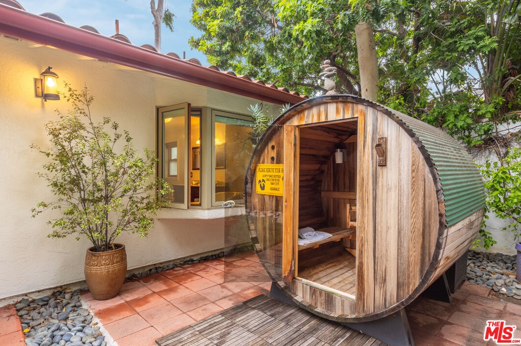 11348 Mccune Ave, Los Angeles CA  90066-3637 exterior