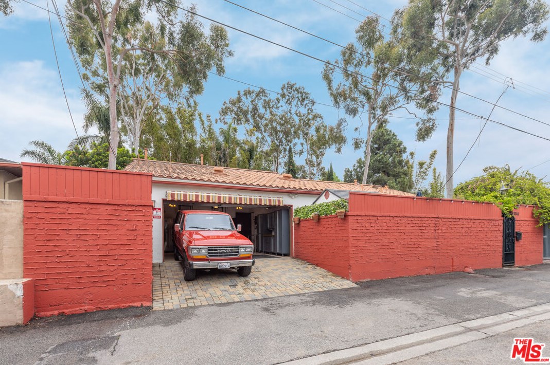 11348 Mccune Ave, Los Angeles CA  90066-3637 exterior