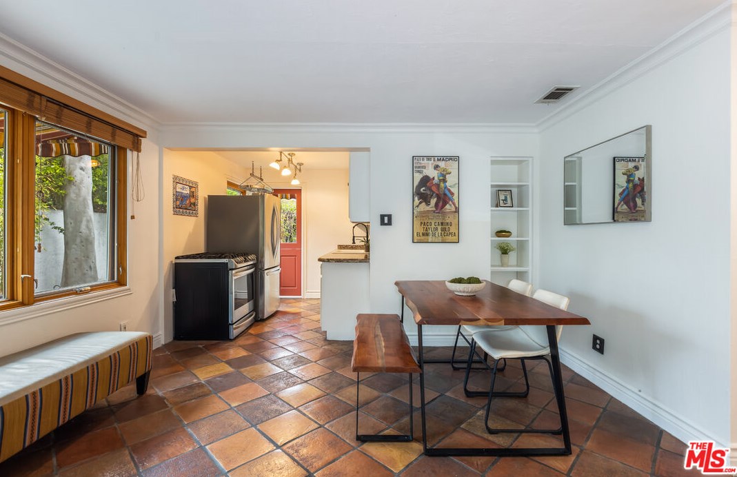 11348 Mccune Ave, Los Angeles CA  90066-3637 exterior