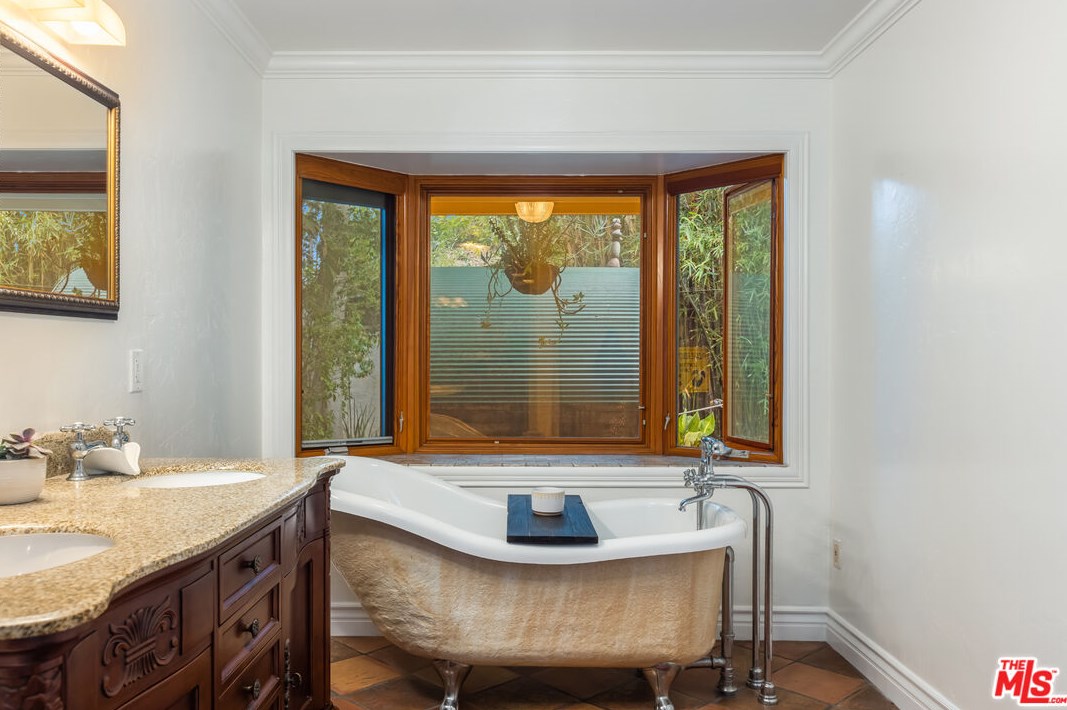 11348 Mccune Ave, Los Angeles CA  90066-3637 exterior