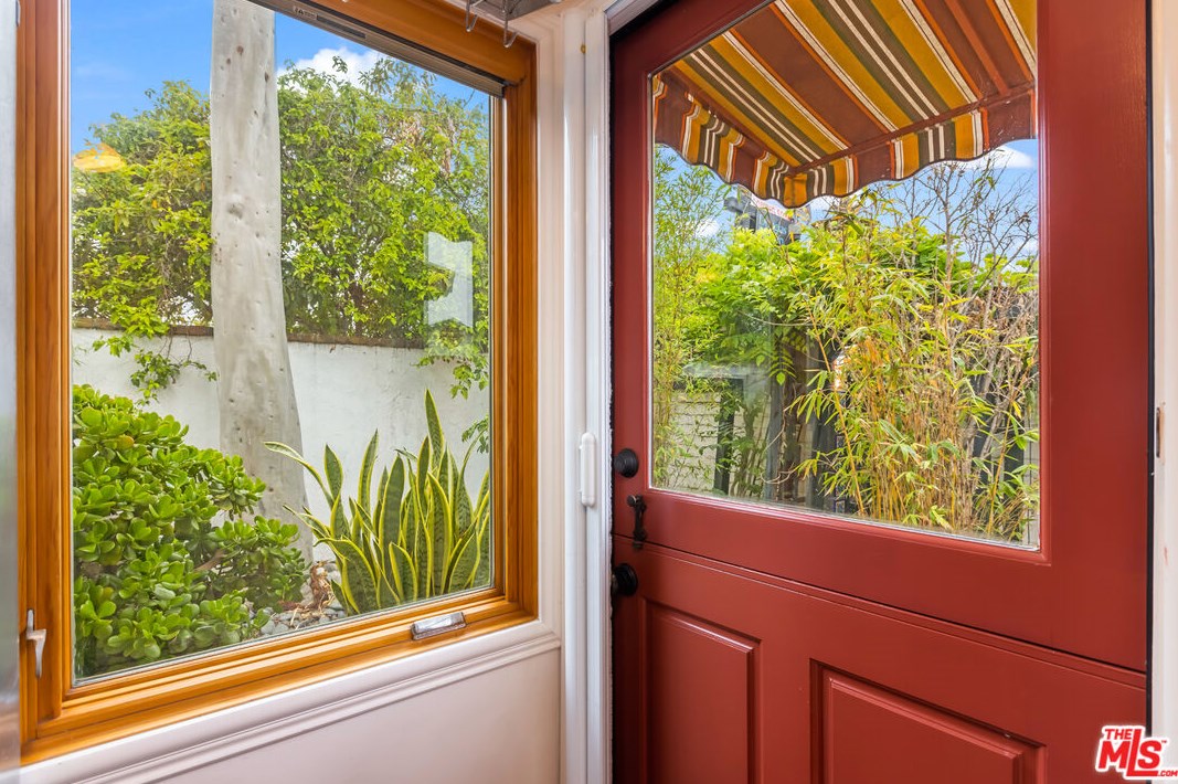 11348 Mccune Ave, Los Angeles CA  90066-3637 exterior