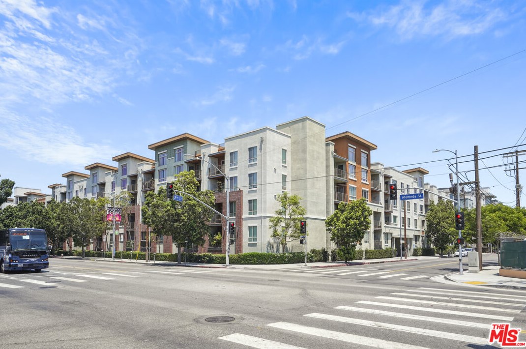 100 Alameda St, Los Angeles CA  90012-3927 exterior
