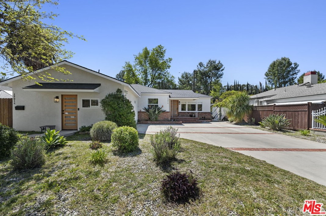 19014 Bessemer St, Los Angeles CA  91335-6718 exterior