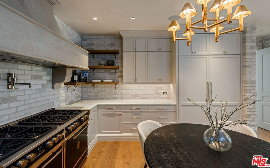 1549 Doheny Dr, Los Angeles CA  90035-3210 exterior