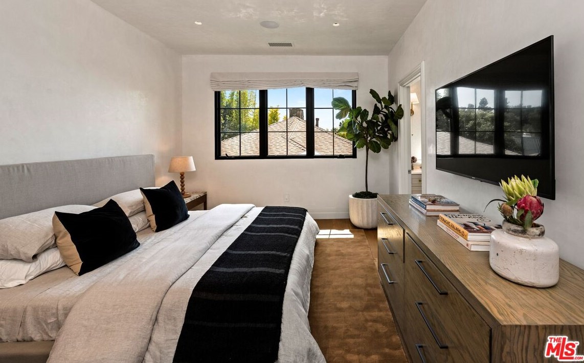 1549 Doheny Dr, Los Angeles CA  90035-3210 exterior