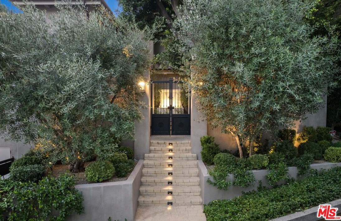 1549 Doheny Dr, Los Angeles CA  90035-3210 exterior