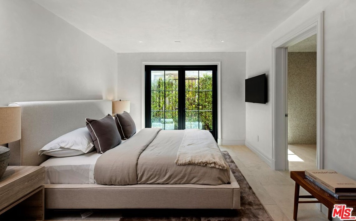 1549 Doheny Dr, Los Angeles CA  90035-3210 exterior
