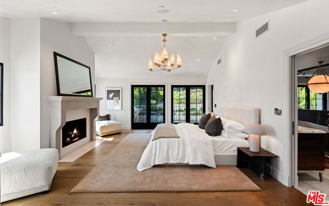 1549 Doheny Dr, Los Angeles CA  90035-3210 exterior