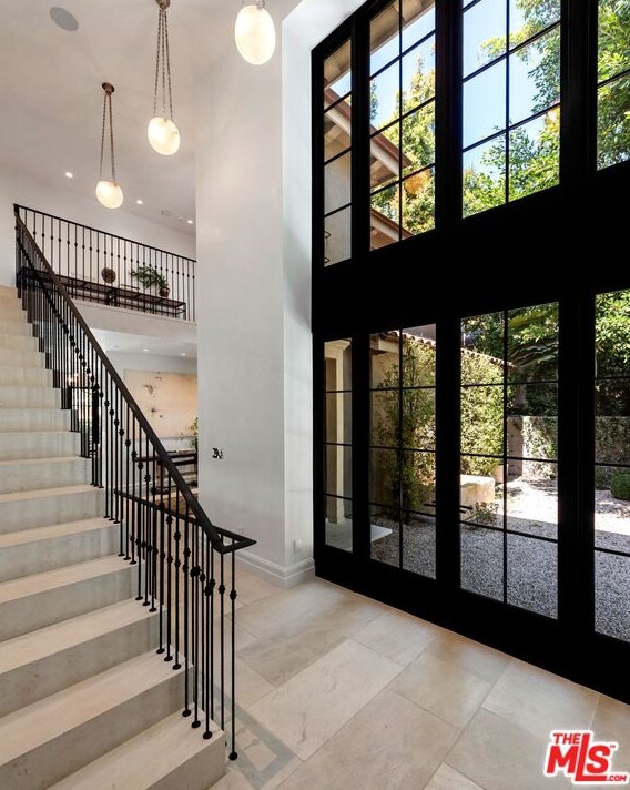 1549 Doheny Dr, Los Angeles CA  90035-3210 exterior