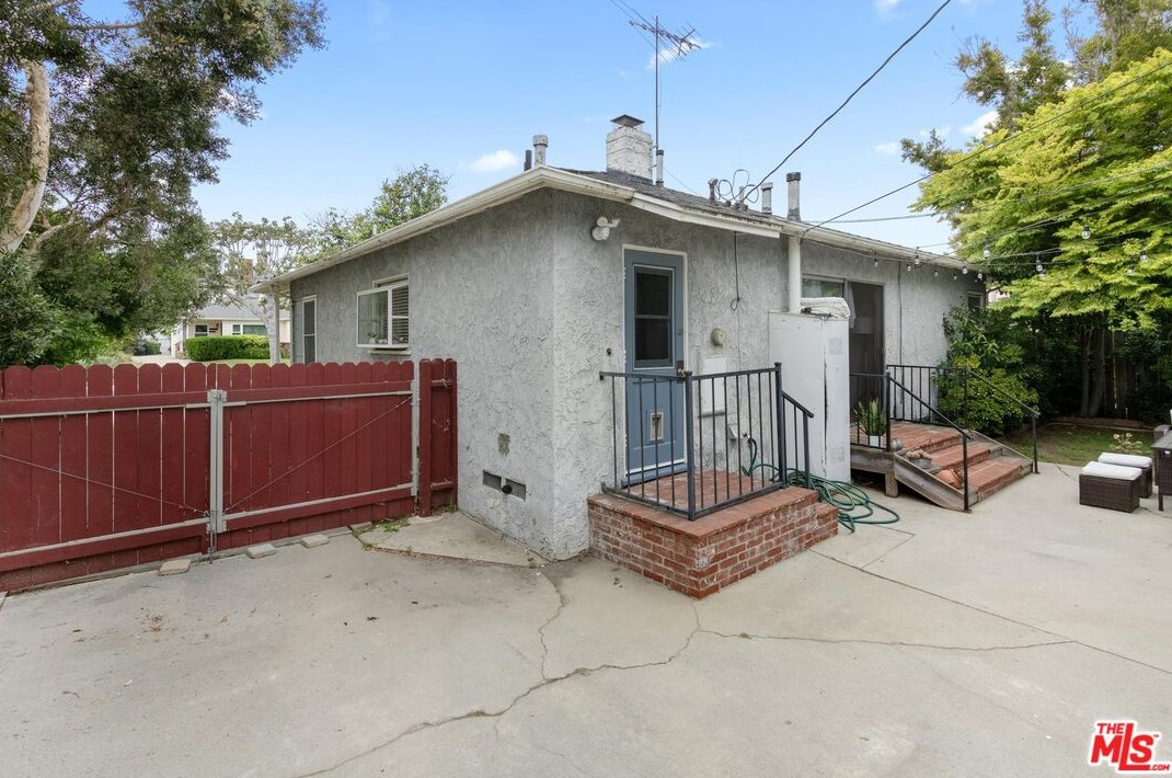 7818 Mcconnell Ave, Los Angeles CA  90045-1044 exterior