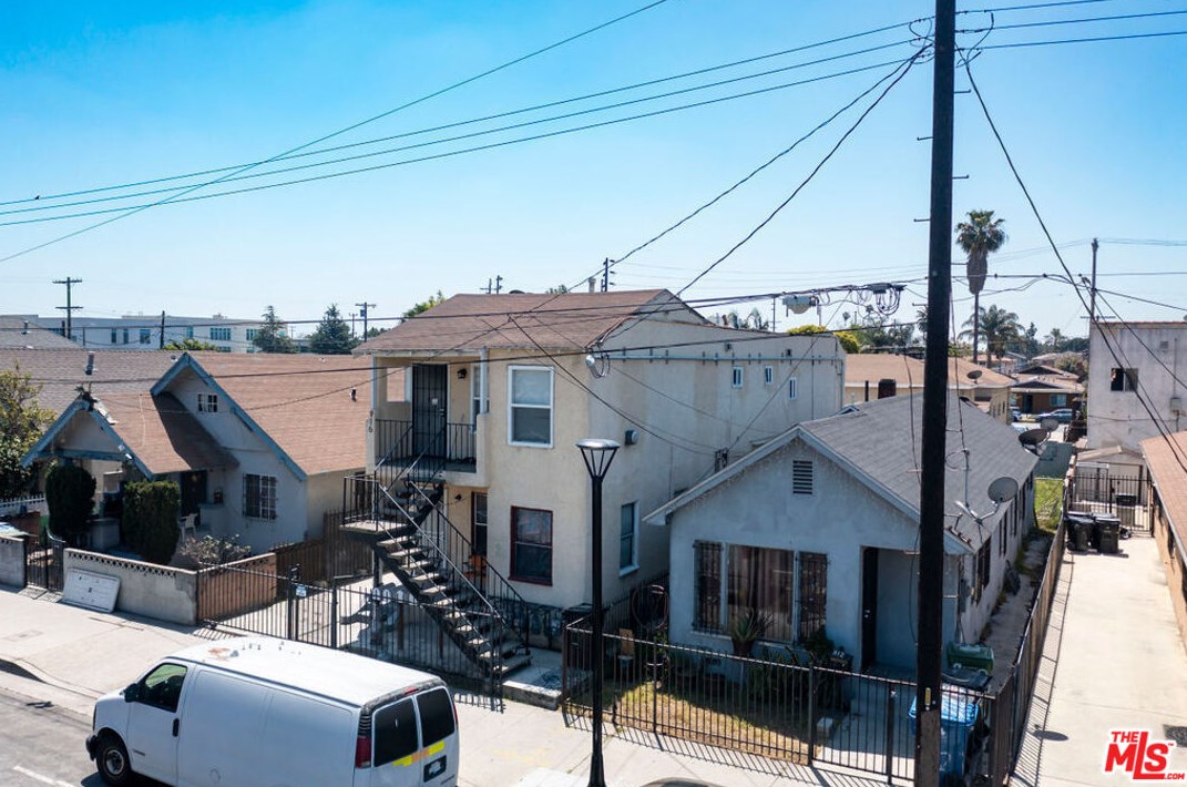 914 Martin Luther King Jr Blvd, Los Angeles CA  90011-2837 exterior