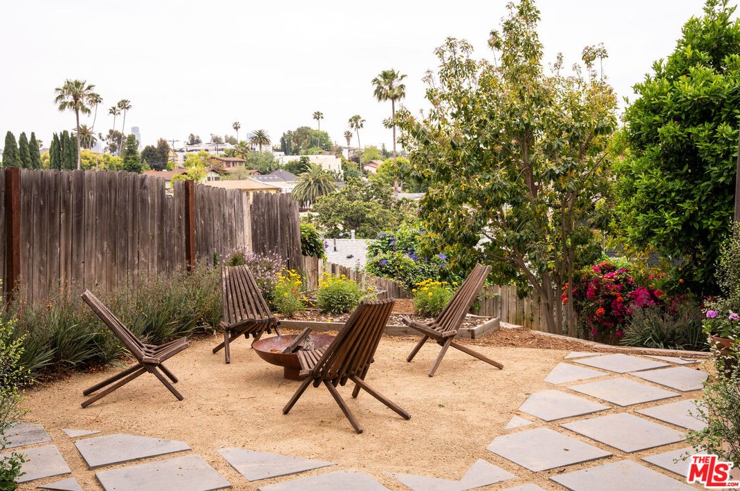 2336 Berkeley Ave, Los Angeles CA  90026-1417 exterior