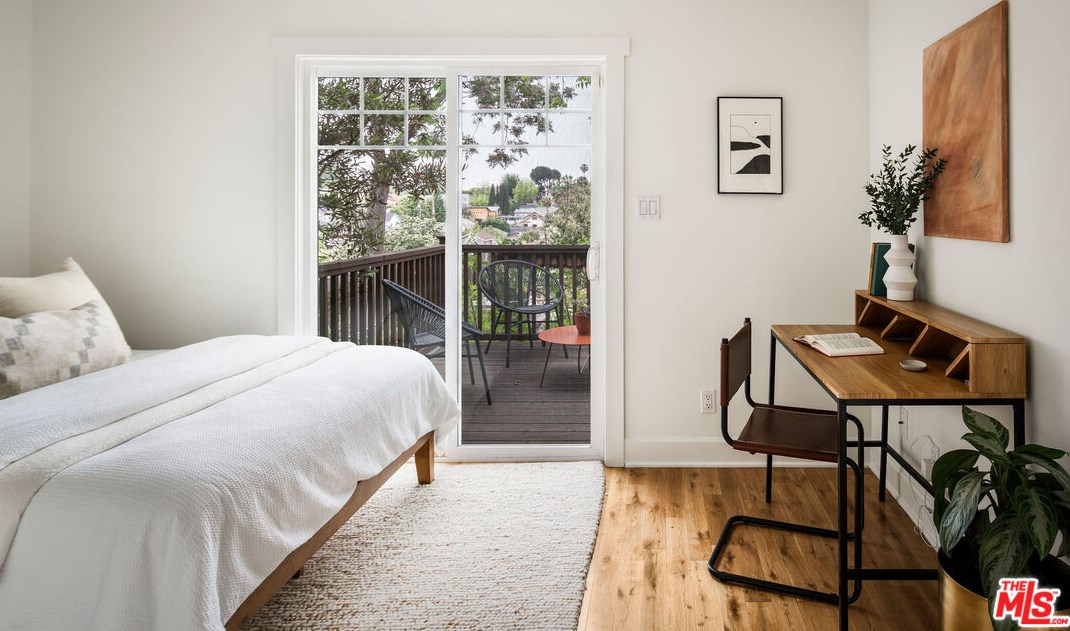 2336 Berkeley Ave, Los Angeles CA  90026-1417 exterior