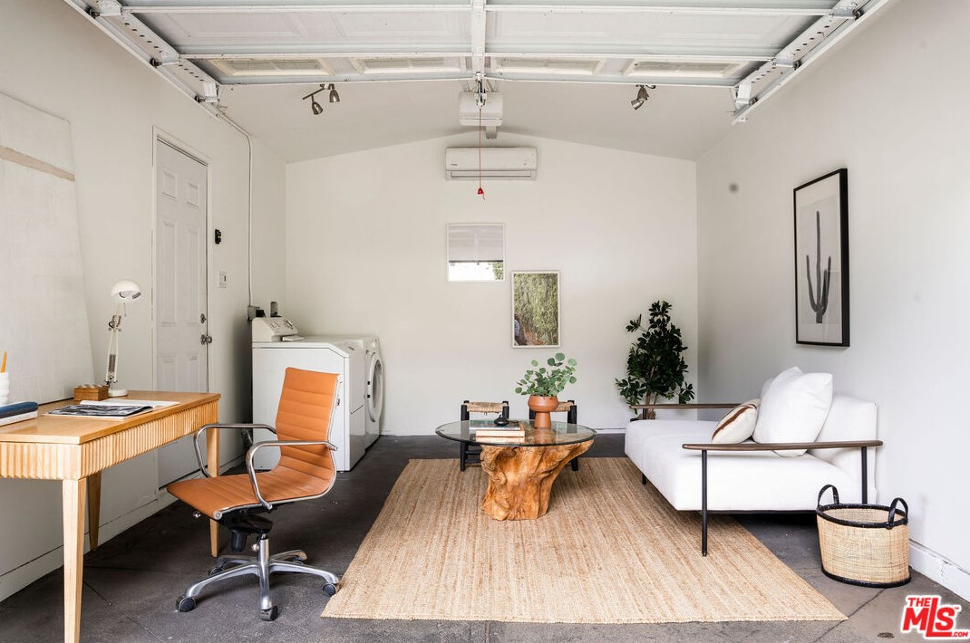 2336 Berkeley Ave, Los Angeles CA  90026-1417 exterior