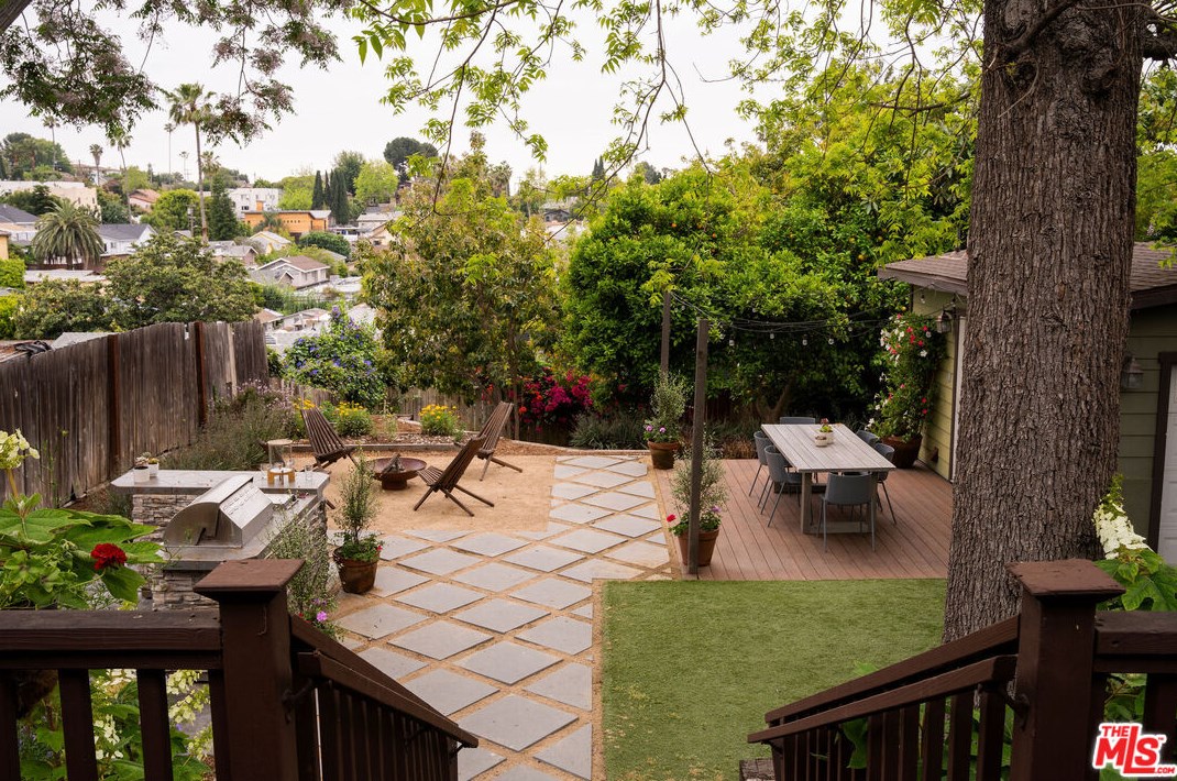 2336 Berkeley Ave, Los Angeles CA  90026-1417 exterior