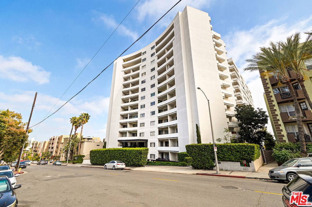 7250 Franklin Ave, Los Angeles CA  90046-3049 exterior
