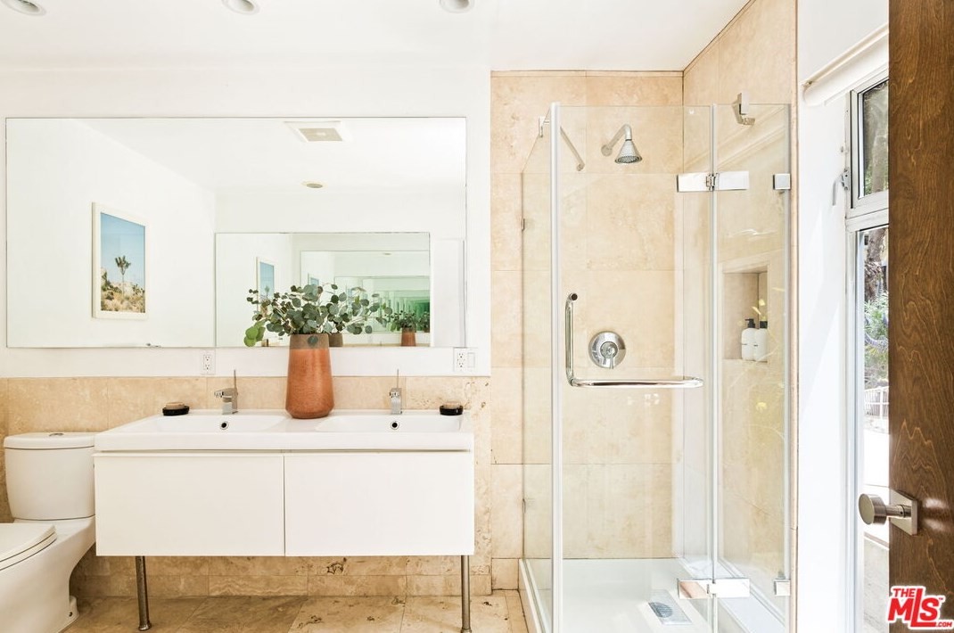 2174 Stanley Hills Dr, Los Angeles CA  90046-1530 exterior