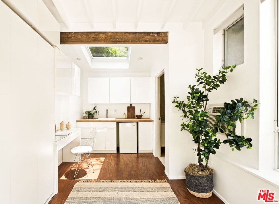 2174 Stanley Hills Dr, Los Angeles CA  90046-1530 exterior