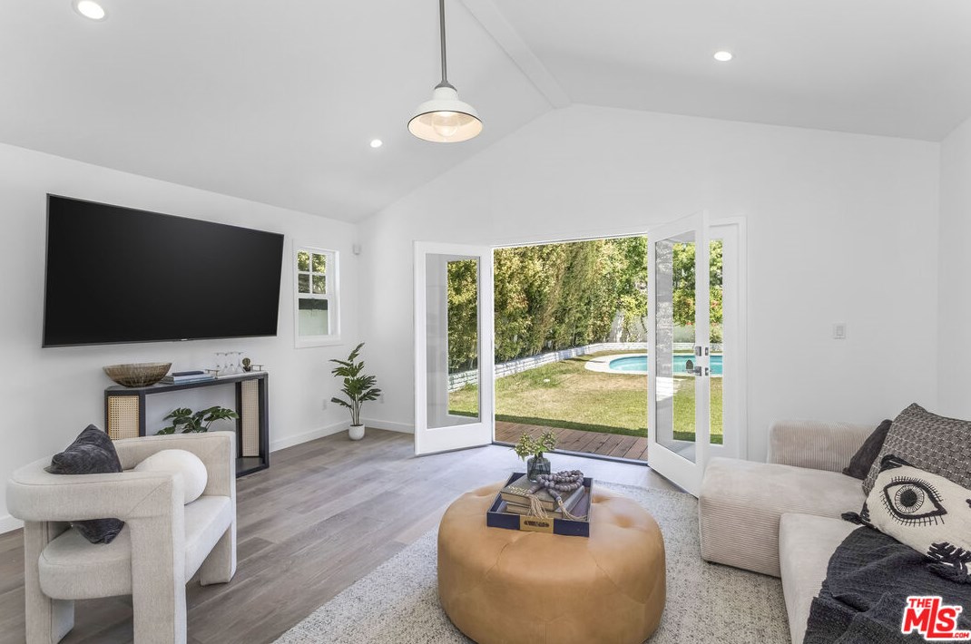 4836 Placidia Ave, North Hollywood CA  91601-4834 exterior