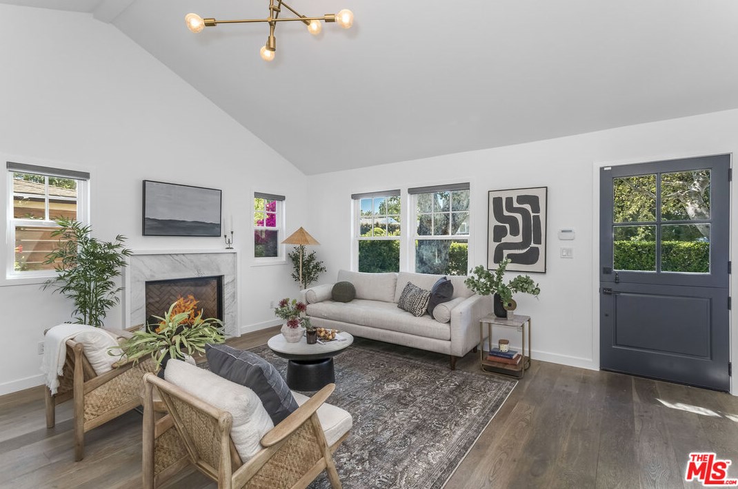 4836 Placidia Ave, North Hollywood CA  91601-4834 exterior