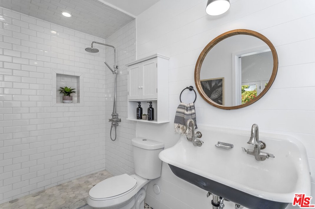 4836 Placidia Ave, North Hollywood CA  91601-4834 exterior